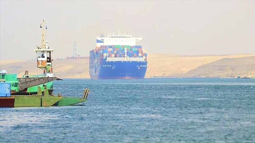 Kızıldeniz’de geçişler dipte navlun fiyatları yükseldi
