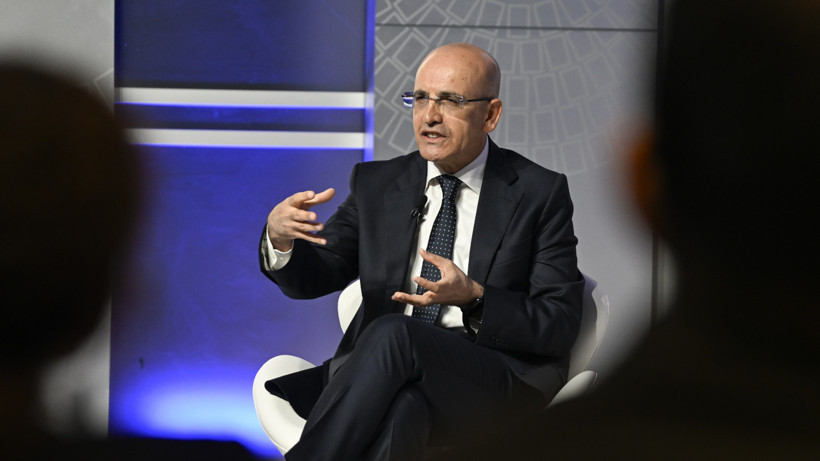 Mehmet Şimşek'in 'locals' kelimesi tartışma yaratırken, ekonomistler tepkileri 'abartı' buldu