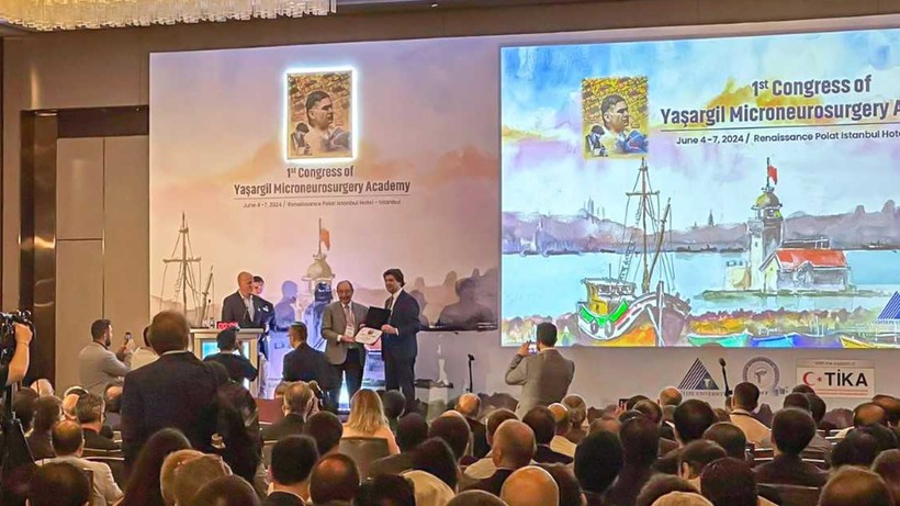 'Yılın En İyi Genç Beyin Cerrahı': Doç. Dr. Mehmet Hakan Şahin