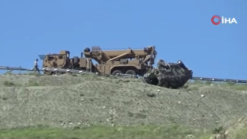 Van'da askeri araç kaza yaptı: Üç asker yaralandı