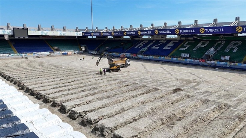 Çaykur Rizespor'un stadının zemini yenileniyor