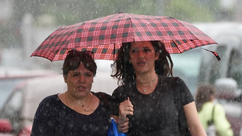 Meteoroloji'den son dakika duyurusu: 17 il için saat verildi! Sağanak geliyor