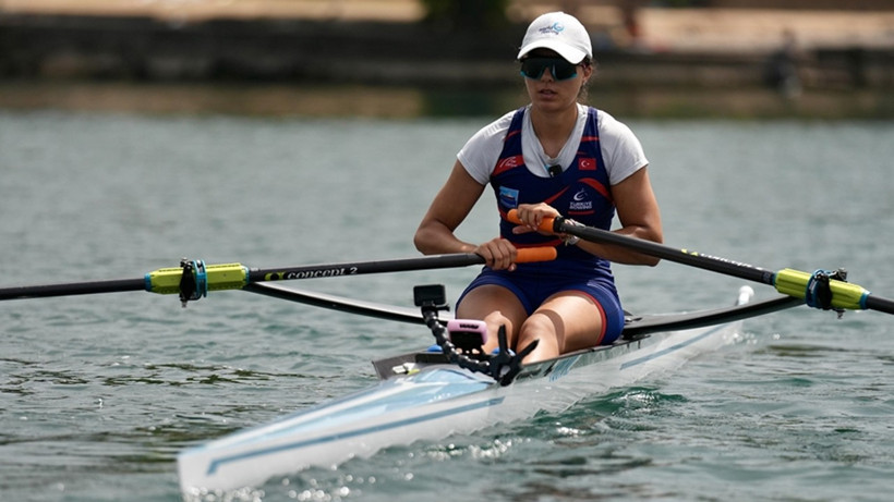 Milli kürekçi Elis Özbay, Paris 2024'te çeyrek finale yükseldi
