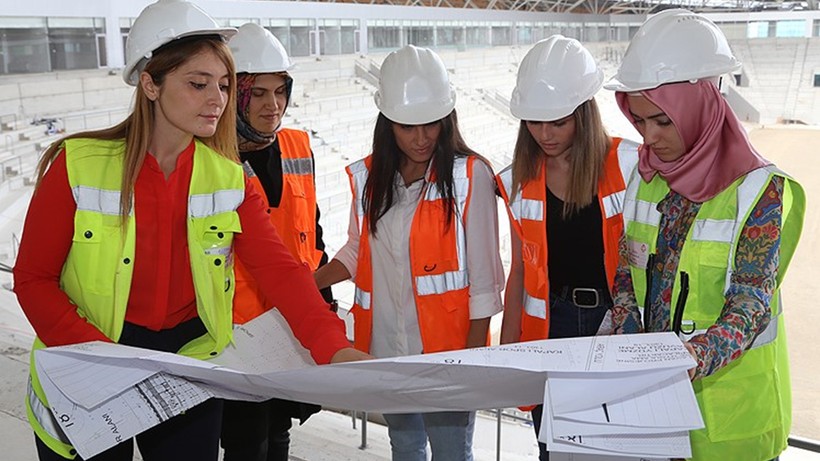 'İnşaatta Kadın Eli Projesi' kursiyerleri sertifikalarını aldı