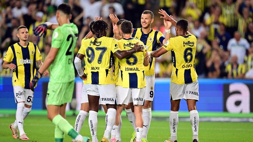 SON DAKİKA: Fenerbahçe Süper Lig'de Adana Demirspor'u yendi, üç puanla başladı