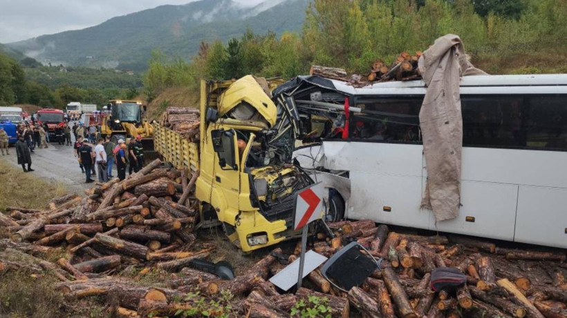 Son dakika... Zonguldak'ta yolcu otobüsü faciası: 2 can kaybı, 23 yaralı