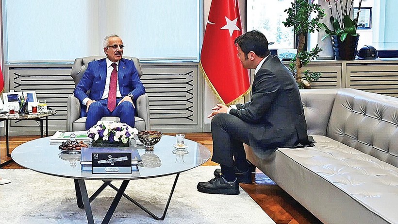 Ulaştırma ve Altyapı Bakanı Uraloğlu Dünya'ya konuştu: Demiryolu 'yük' alacak