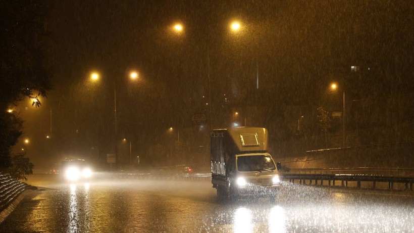 AKOM'dan İstanbul için gök gürültülü sağanak uyarısı