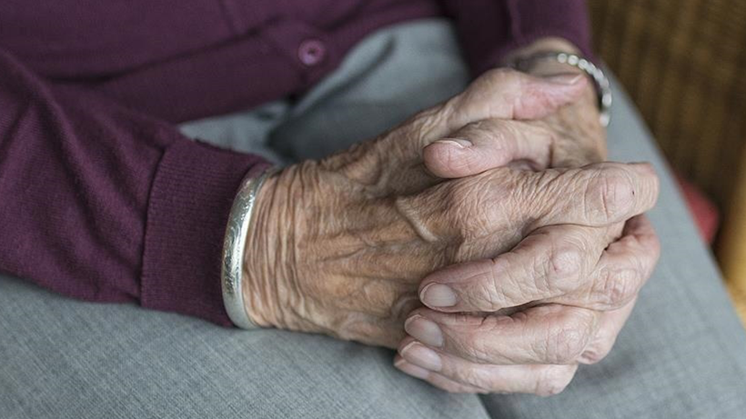 Alzheimer hastalığı belirti göstermeden çok önce sinyal veriyor olabilir