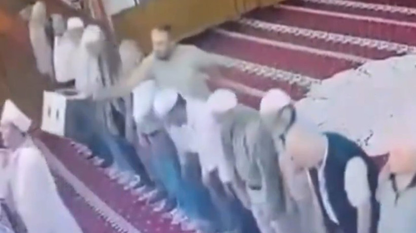 İmama tabureyle vuran zanlının akıl sağlığına bakılacak