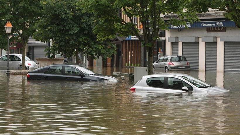 Fransa'nın 19 vilayeti için turuncu alarm verildi!