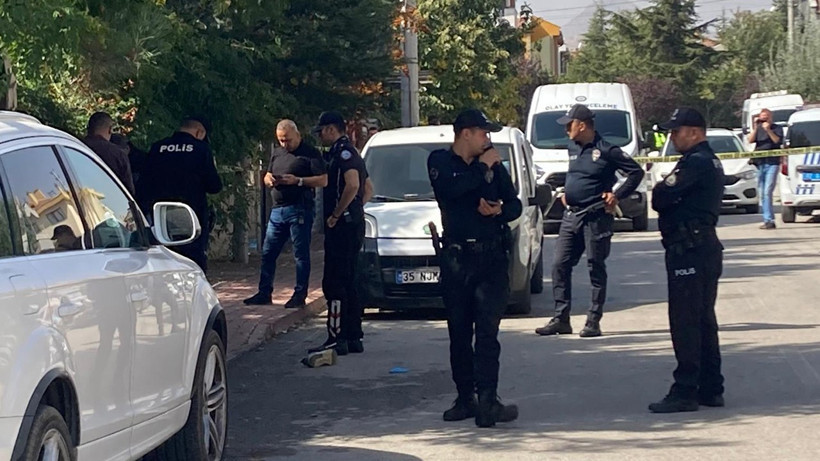 Konya'da yardım çağrısı aldığı eve giden polis, bıçakla yaralandı