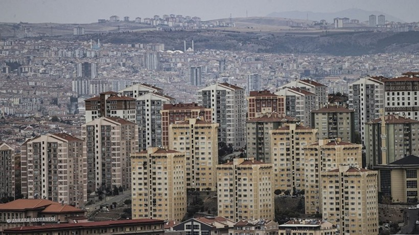 Konutlar fiyatlarında düşüş sürecek mi? Sektör 'reel değer kaybı' bekliyor