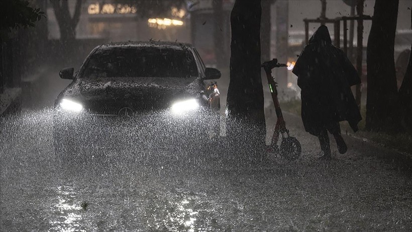 Meteoroloji alarm verdi! Rüzgar hızı saatte 80 km'yi bulacak: Çok şiddetli yağış uyarısı!