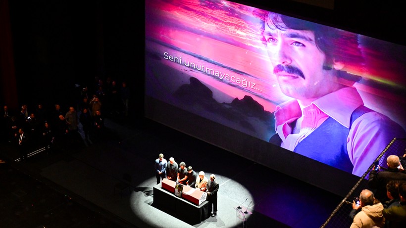 Sevenleri Ferdi Tayfur'u son yolculuğuna uğurladı