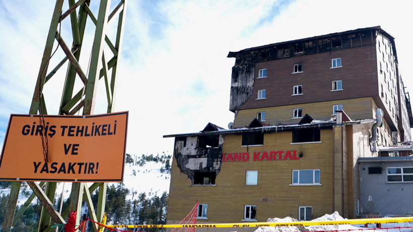 Bakanlık ve AFAD heyeti Grand Kartal Otel'de incelemelerde bulundu