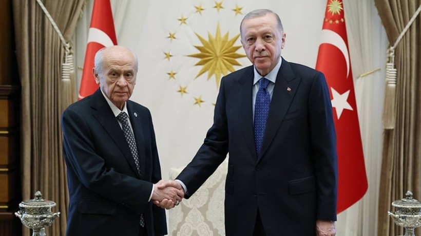 Bahçeli'den Cumhurbaşkanı Erdoğan'a tebrik