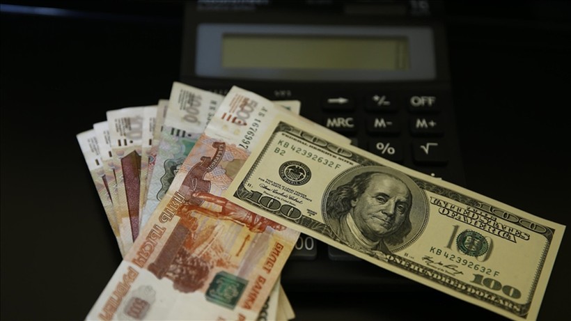 Rusya Merkez Bankası'ndan nakit döviz çekimine yönelik yeni karar