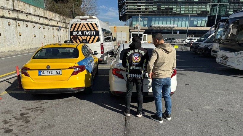 Yolcudan fazla para alan taksi şoförü trafikten men edildi!