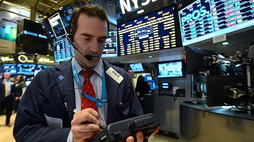 Küresel piyasalar haftaya karışık seyirle başladı: Altın rekorda, dolar çakıldı