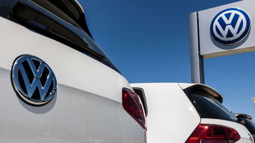 Volkswagen, araç satışlarındaki düşüşü sosisle telafi ediyor! Siparişler 8 milyonu aştı...