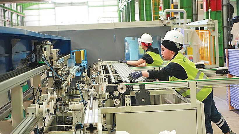 Güneş enerjisinde yerli hamle CW Alüminyum tesisi açıldı