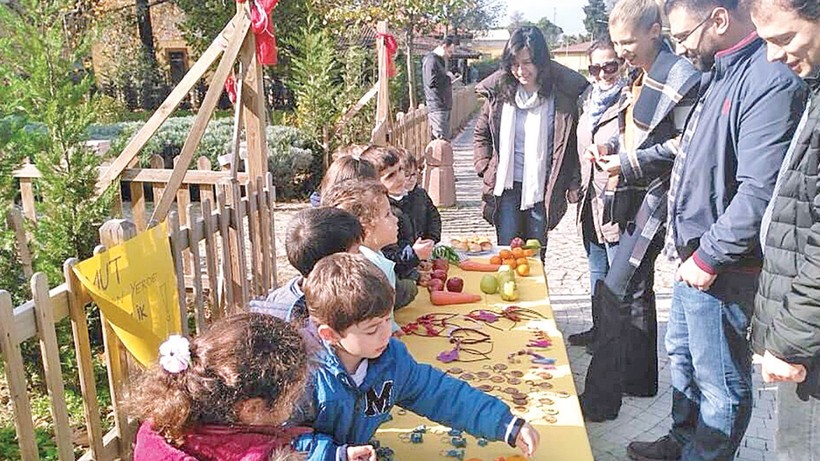 5 yaşında sıfır israfla zanaat öğreniyorlar