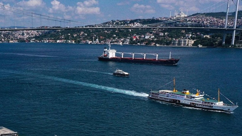 İstanbul Boğazı gemi trafiğine açıldı