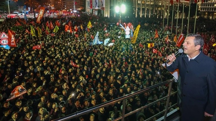 Son dakika: Özel Saraçhane'de vatandaşa seslendi: Bundan sonra kimse CHP'den salonlarda siyaset beklemesin