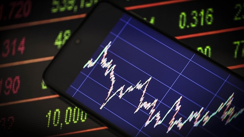 Borsanın sert düştüğü cuma günü 32 şirketten 340,7 milyon liralık hisse geri alımı