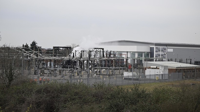 Londra Heathrow Havalimanı'nda uçuşlar yeniden başlıyor