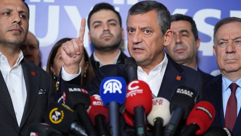 Son dakika: CHP lideri Özgür Özel duyurdu: CHP olağanüstü kurultaya gidiyor