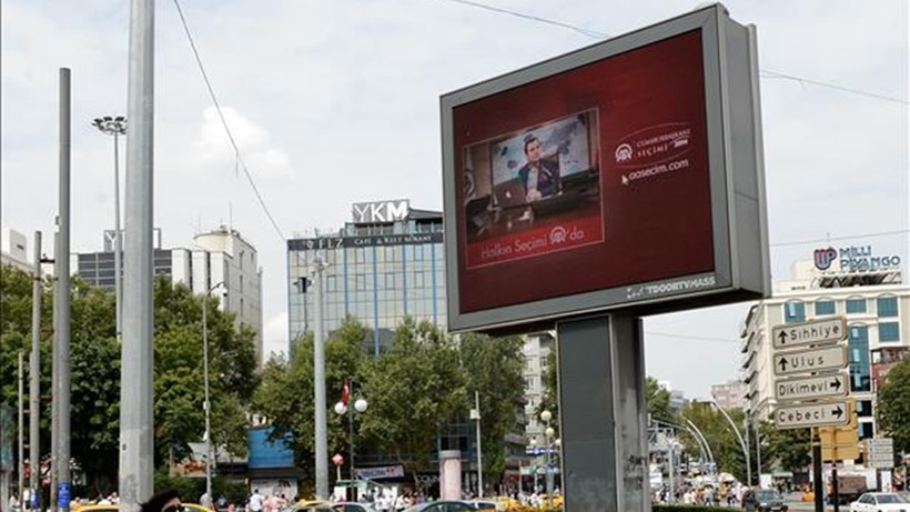 İmamoğlu soruşturması kapsamında reklam panolarına da el konuldu