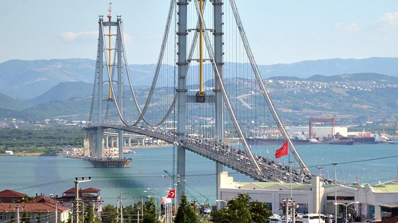 İstanbul-İzmir Otoyolu ile Osmangazi Köprüsü'nde bayram yoğunluğu