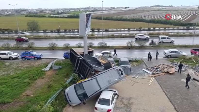 Antalya'da hortum faciası: Araçlar alabora oldu