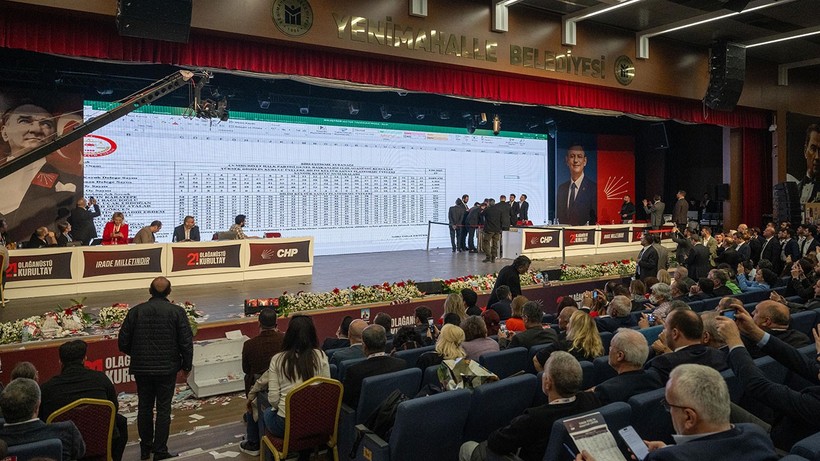 CHP'de 17 saatlik kurultay maratonu: Özgür Özel'in A takımı belli oldu