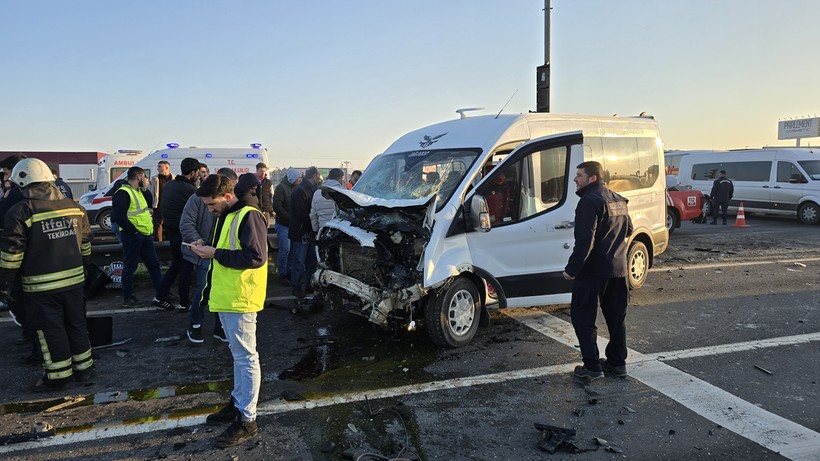 Tekirdağ'da 2 işçi servisi çarpıştı! 20'ye yakın yaralı var...