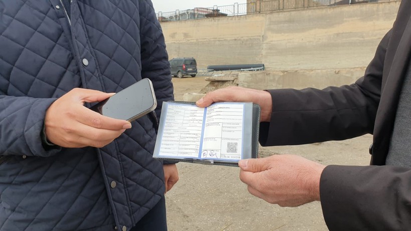 Van'da bir garip ticaret! Ver telefonu al minibüsü...