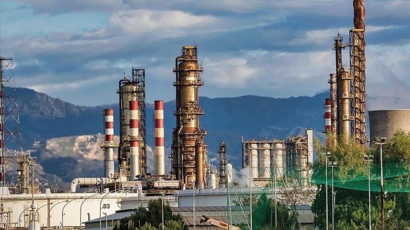 Nijerya, ham petrol ürünlerini kendi para birimiyle satmaya devam edecek