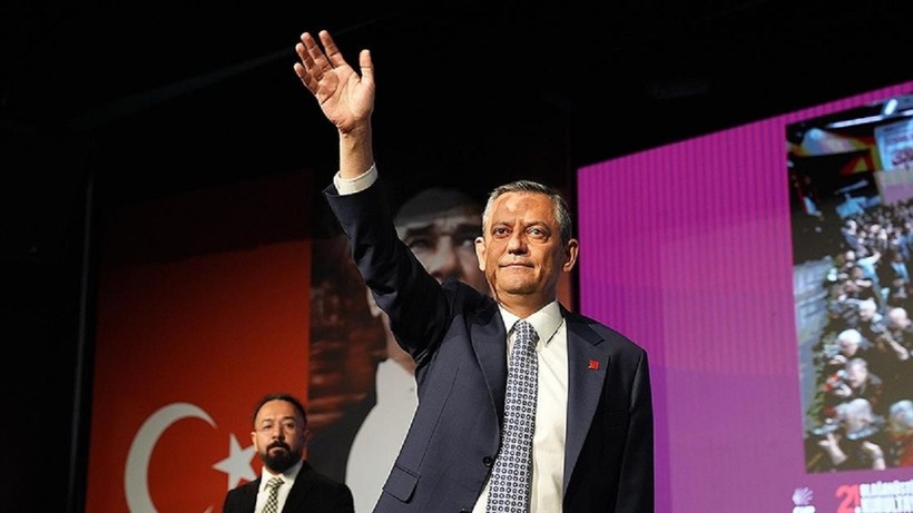CHP lideri Özgür Özel, Ekrem İmamoğlu'nu ziyaret etti
