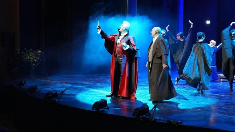 Türkiye Kültür Yolu Festivali'nde "Dracula: Bir Dehşet Komedisi" oyunu sahnelendi