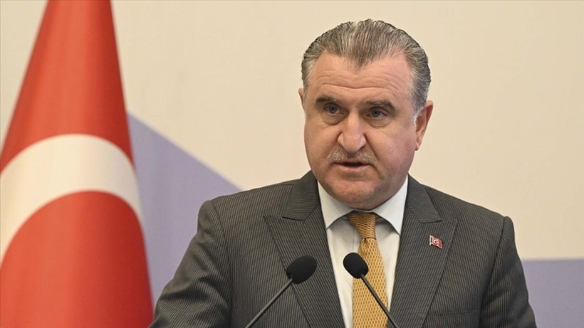 Bakan Bak, Çimsa ÇBK Mersin ve Fenerbahçe Opet kadın basketbol takımlarını kutladı