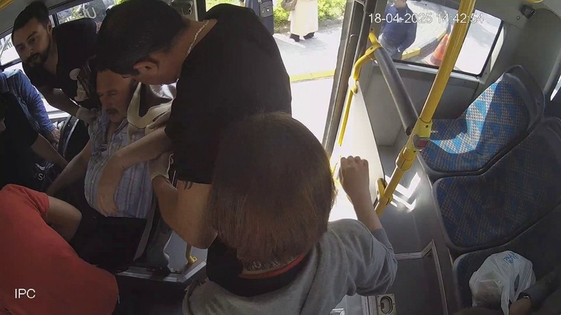 Otobüste fenalaşan yolcu için güzergahını değiştirdi