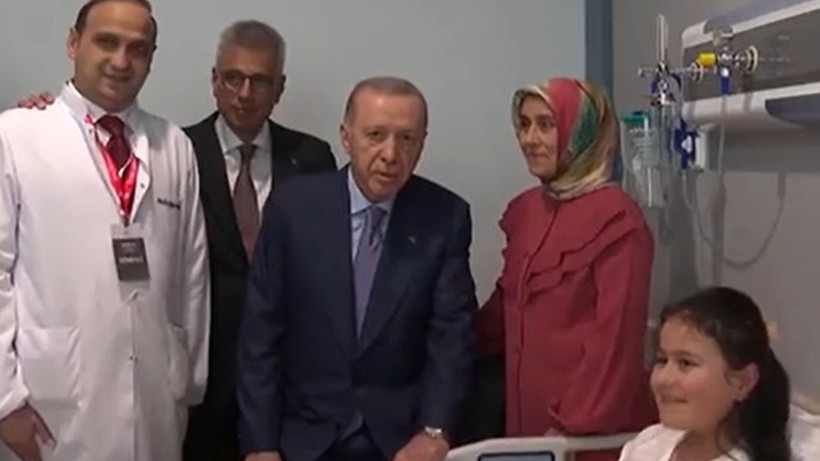 Cumhurbaşkanı Erdoğan'dan açılışı yapılan hastanede hasta ziyareti
