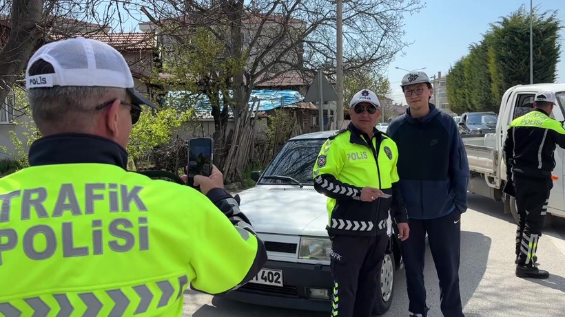 'İlk kez çevirmeye girdim' dedi, hatıra fotoğrafı çektirdi