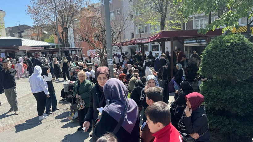 Deprem sırasında yüksekten atlayan 151 kişi yaralandı