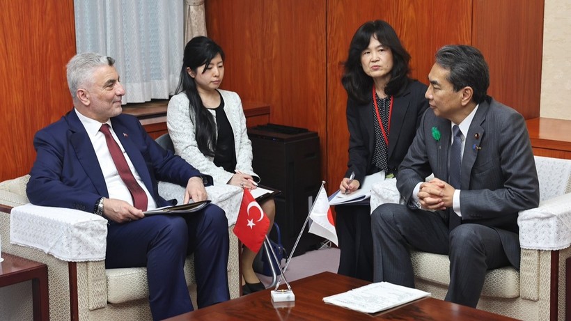 Ticaret Bakanı Bolat, Japonya Tarım Bakanı Taku ile görüştü