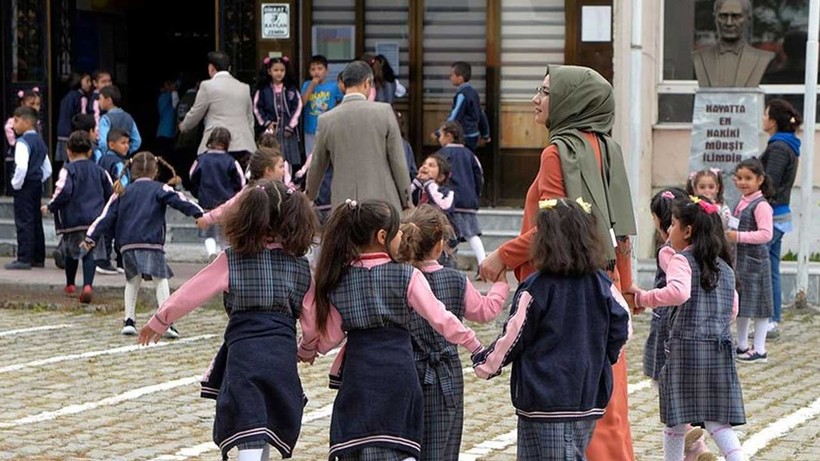 İSTANBUL'DA YARIN OKULLAR TATİL Mİ? 28 Nisan Pazartesi İstanbul'da okul var mı, açık mı?