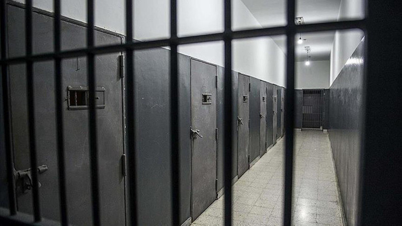 Adana’da parkta uyuşturucu satarken yakalanan sanığa 15 yıl hapis