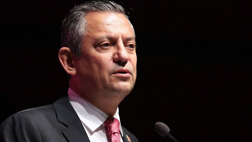 Özel'den Ferdi Zeyrek için duygusal sözler: Aklımın ve kalbimin yarısını kaybettim